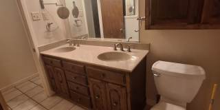 Spacious 3 bedroom, 2 bath Gallery 39