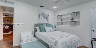 112 NE 10th Ave Gallery 36