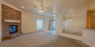Lawncare Included! Gated Garden Home in Vintage Gardens! Gallery 5