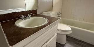Charming 4-Bedroom Home with Spacious Yard! Gallery 17