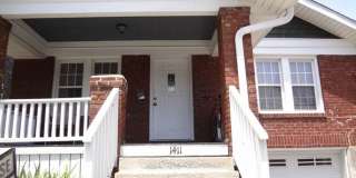 2 Bed 1 Bath Downtown Gallery 3