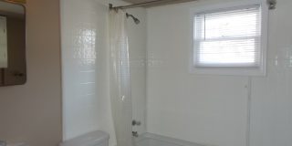 1 Bed/ 1 Bath House with Hardwoods Gallery 5
