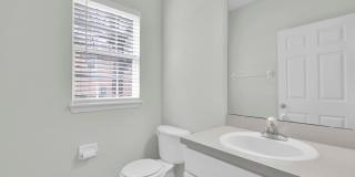 Bright and Spacious Townhome in Gate Community Gallery 11