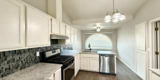 Charming 3 Bedroom Home with Fruit Trees and Outdoor Oasis Gallery 9