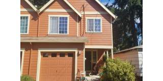 SE Portland 3 bd 2.5 ba Townhome Pet Friendly* with AC, Washer & Dryer, Garage ~ Rockwood Neighborhood! Gallery 1