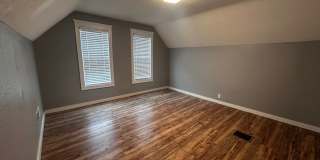 Beautifully Refreshed Three-Bedroom Single-Family Home in Park West Gallery 5