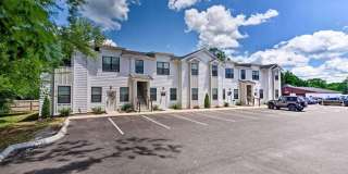 1117 Greenwood Alley Gallery 1