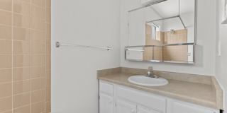 ***$500 Off 1st Months Rent*** Downtown Boulder Condo: Available NOW! Gallery 10