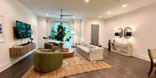 1543 Pine Street Gallery 6