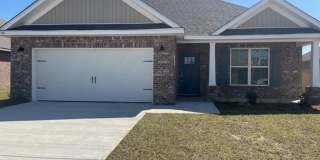 3 Bedroom/2 Bathroom with Office Minutes from Local Beach! Gallery 1