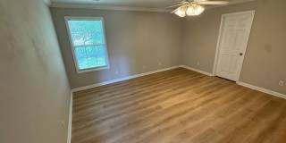 Single-Level Living in an Unbeatable Location Gallery 8
