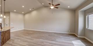 3 Bed, 2 Bath, 2 Car Garage For Rent. Pet Friendly Gallery 23