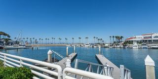 Exquisite Waterfront Gem. Gallery 36