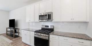 Luxury End-Unit Townhome in Desirable Chateau Community Gallery 16