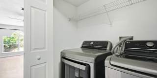 Freshly Painted 4BR Home with Large Backyard – Minutes to I-75 Gallery 7