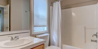 Sought after Remington 4bed 2.5bath with Lots of Yard Space! Gallery 27