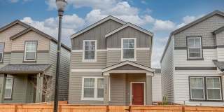 3 Bedroom 2.5 Bathroom Home with Beautiful Finishes!! Gallery 1