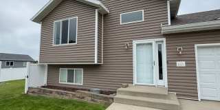 Beautiful Home in NW Mandan for Rent Gallery 1