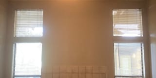 UT PRE-LEASE: 2 bed/2 bath West Campus Condo with cathedral ceilings, washer/dryer, 2 RSVD Pkg, Balcony Gallery 3