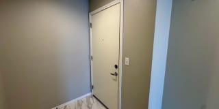 Modern Downtown Seattle Studio Gallery 7