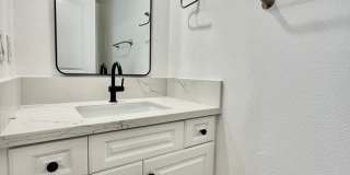 Beautifully Remodel Townhouse with AC & Two Car Garage! Beautifully Remodel Townhouse with AC & Two Car Garage! Gallery 21