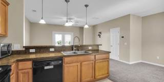 Charming 3-Bed Townhome in Prime Richmond Hill Location! Gallery 13