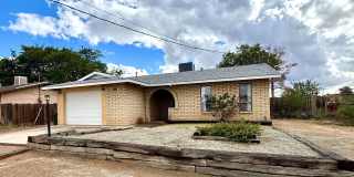 Updated 2 Bedroom Home Near Hualapai School – Open Floor Plan & Fenced Backyard! Updated 2 Bedroom Home Near Hualapai School – Open Floor Plan & Fenced Backyard! Gallery 1