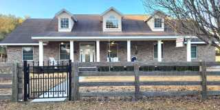 Beautifully updated 3-bedroom, 2.5-bath home in a picturesque country setting Gallery 1