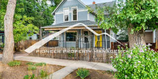 Charming 3BR Victorian Near Old Colorado City with 3 bedroom/ 1.5 bathroom Charming 3BR Victorian Near Old Colorado City with 3 bedroom/ 1.5 bathroom Gallery 1