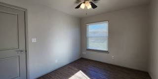 Walk to Das Rec / Close to Landa Park / Remodeled House/ Fridge / Fenced in Yard / NBISD Gallery 27