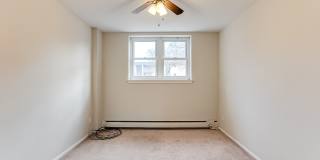 Eat Street Apartments Gallery 21