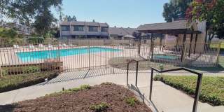 TOWNHOME FOR LEASE: 3 Bed / 2 Bath / 2-car Garage / Laundry hookups / Swimming Pool Gallery 1