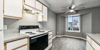 Oak Park Village Apartments Gallery 25