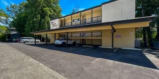 RENT SPECIAL: ½ Off First Full Month's Rent With One Year Lease!  ~ 227 24th Gallery 3