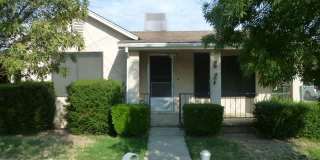 Nice Cottage with Fenced yards Gallery 1