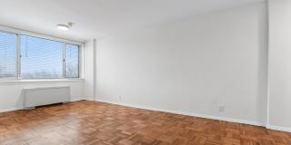 Quebec House Gallery 48