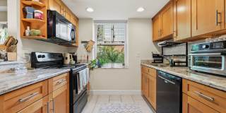 Beautiful apartment less than 1 mile from Brightleaf Square! Utilities Included! Gallery 9