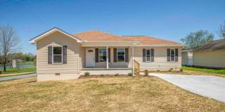 Knoxville 37849 - 3 Bedroom, 2.5 Bath home with Washer/dryer & Yard Maintenance Included - Call Susan Niedergeses (865) 300-4722 Gallery 1