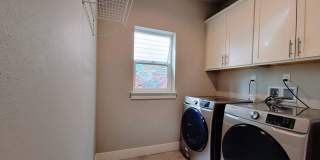 Luxurious and spacious 3 bed home in Manette Gallery 5