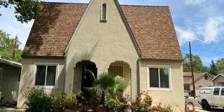 Beautiful Land Park Duplex Gallery 1