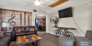 700 Broadway Ave Nw Gallery 1