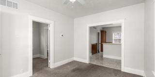Charming Renovated 2 Bedroom Bungalow Gallery 7