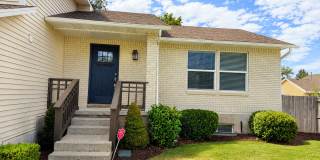 Spacious 5-Bedroom Sandy Home with Large Fenced Yard Spacious 5-Bedroom Sandy Home with Large Fenced Yard Gallery 4