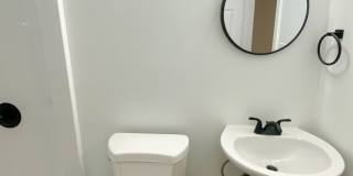 Recently renovated efficiency apartment in midtown Gallery 8