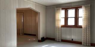Cute & Retro 3 Bedroom Home in Midtown w/ Garage! Gallery 3