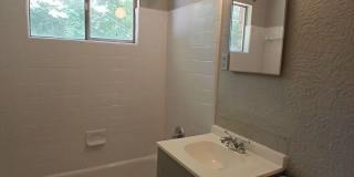 Charming 3 bedroom home - Open To Section 8 Gallery 12