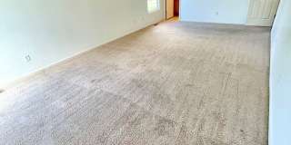 3 Bedroom 2.5 Bath Townhouse w/ 2-Car Garage! Gallery 18