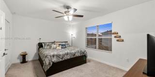 525 NE 6th Pl Gallery 18