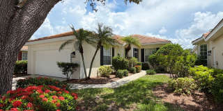 Lakefront Home, Private Hot Tub & Hassle-Free Living! Gallery 1