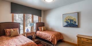 Luxury Townhome at The Cove at Eagle Mountain in Park Meadows Gallery 27